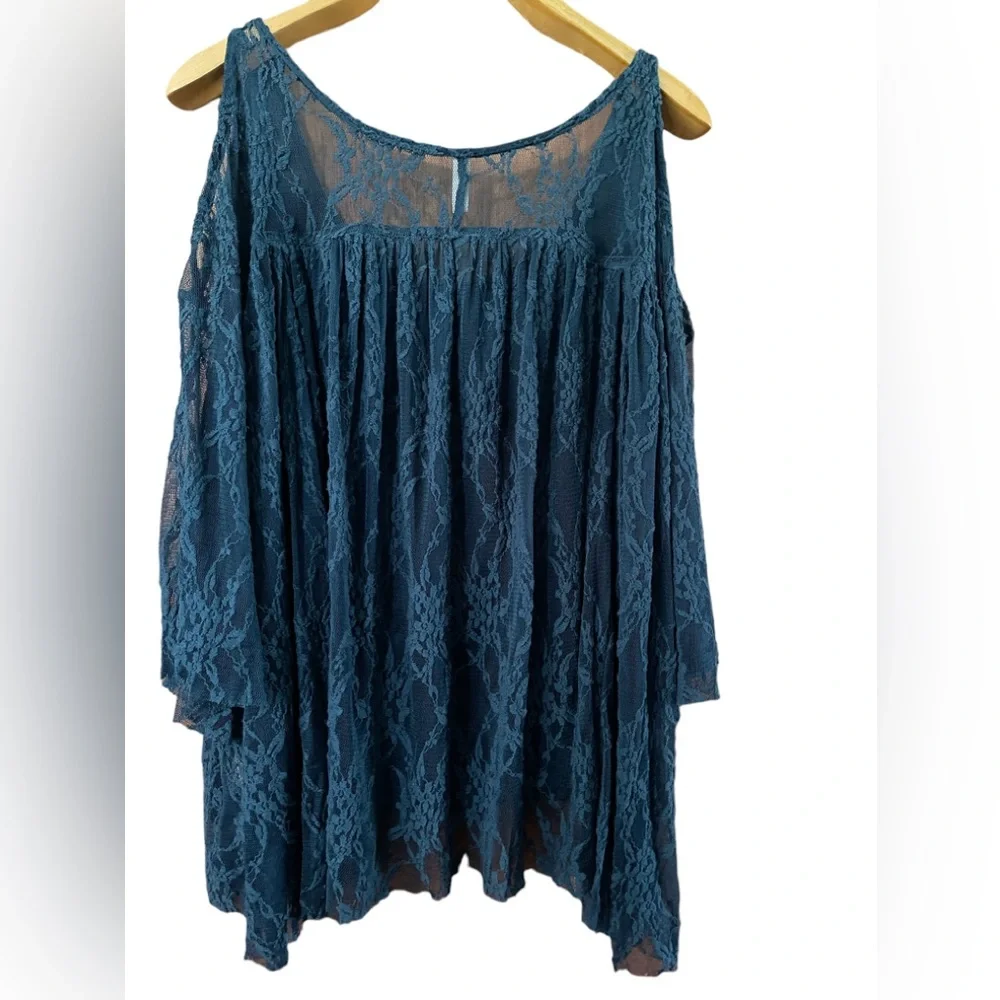 Free People Lost in Austin Cold Shoulder Top in Teal size L NWOT - Picture 3 of 8